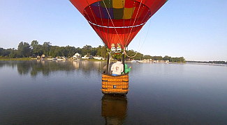 Michiana Hot Air Balloons_dip in lake
