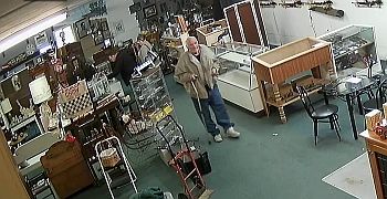 PlymouthPolice_Seek assistance 4-5-18_1
